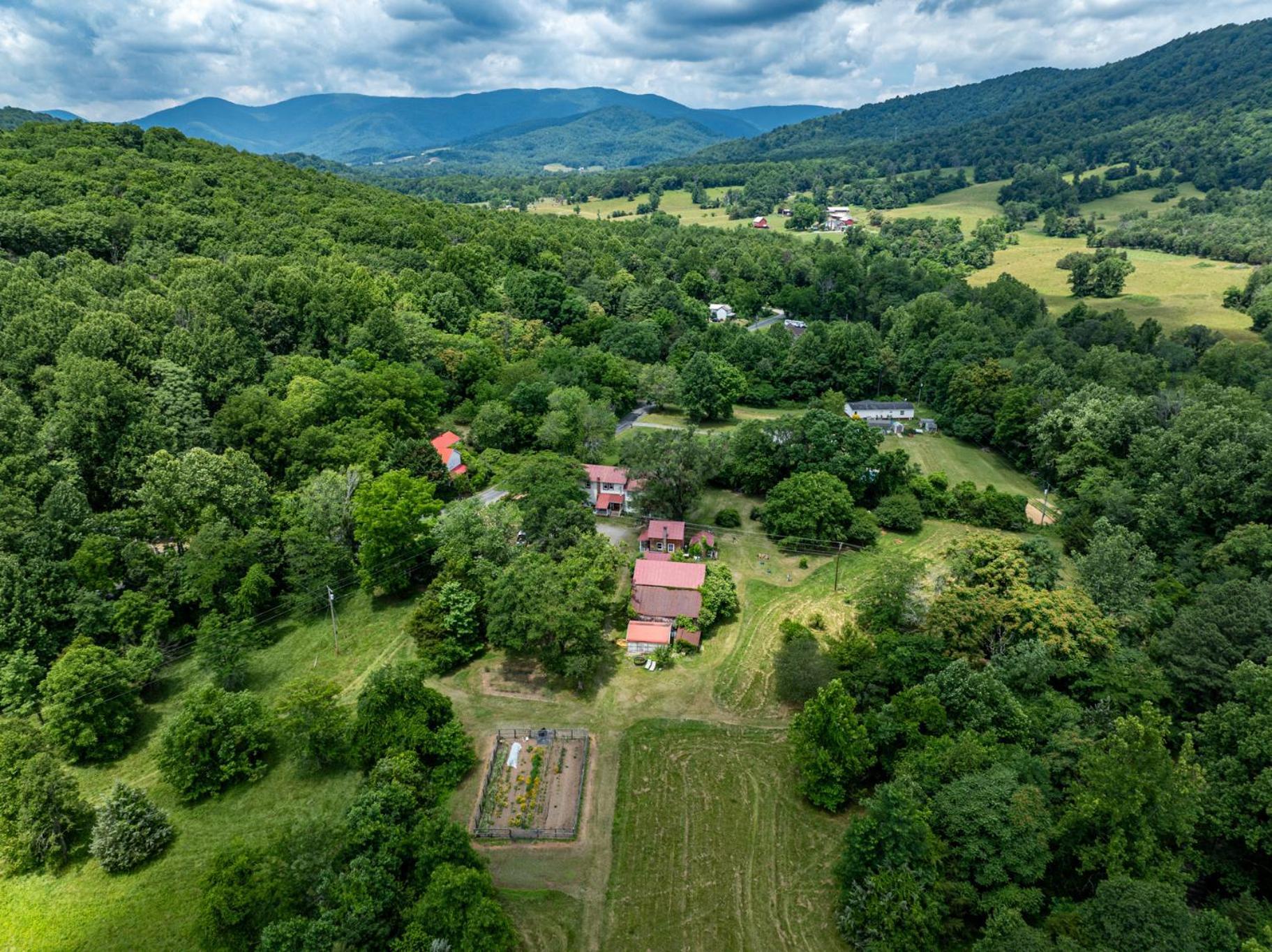 Bliss Point Farm And B&B, Llc Earlysville Buitenkant foto